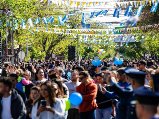 Masiva celebración por las calles de Maipú